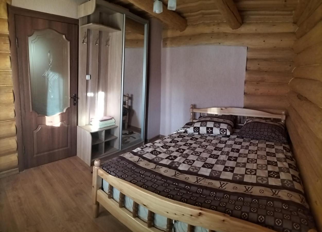 "Бджілка" І " Садиба Для Відпочинку" Lyuta Exterior foto